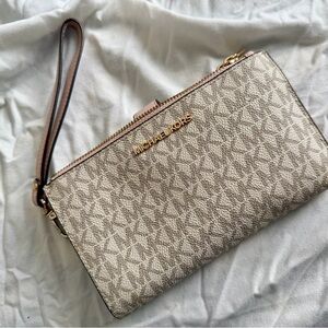 Michael Kors Jet Set Travel Signature Logo Smartphone Wallet Wristlet